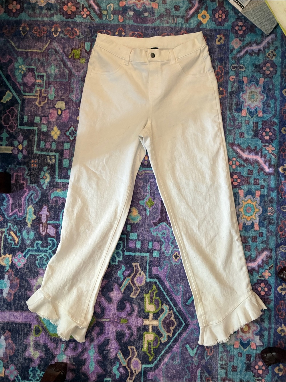 HUE Cream Ankle Crop Jeans with Ruffle Hem